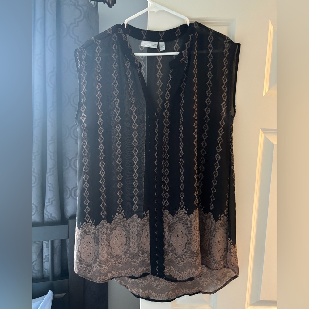 14th & Union Black and Cream Patterned Tunic Blouse